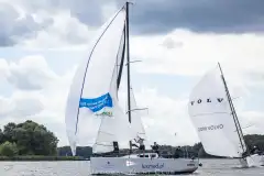 Polska Liga Sterników w Jeziorak Yacht Club: Innowacyjny Inkubator Żeglarstwa Regatowego - zdjęcie 12