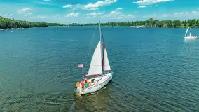 Żeglarska przygoda i rozwój emocjonalny: Unikalne obozy Ważka.net dla młodzieży - zdjęcie 2