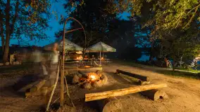 Przystań Kochaj Mazury nad jeziorem Bełdany, wersja nocna - zdjęcie 2