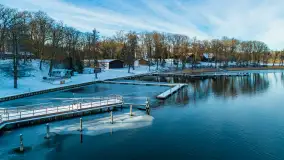 Jezioro Kisajno, Tajty, Piękna Góra w zimowej scenerii z drona - zdjęcie 27