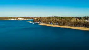 Jezioro Kisajno, Tajty, Piękna Góra w zimowej scenerii z drona - zdjęcie 12