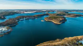 Jezioro Kisajno, Tajty, Piękna Góra w zimowej scenerii z drona - zdjęcie 25