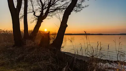 Zachód słońca nad jeziorem Tałty, luty 2025 r.