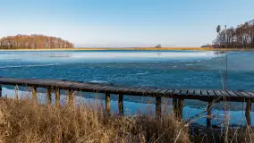 Przedwiośnie na przystani Leśny Zakątek, jezioro Mamry, marzec 2025 r. - zdjęcie 8