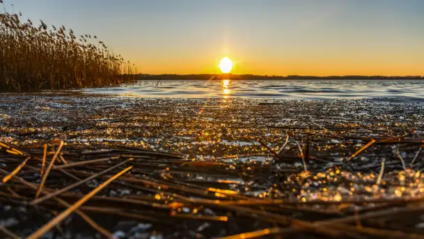Zachód słońca nad jeziorem Mamry, Zwierzyniecki Róg, marzec 2025 r.