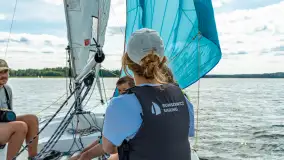 Młodzi adepci żeglarstwa nad jeziorem Dadaj - Rumszewicz Sailing - zdjęcie 30