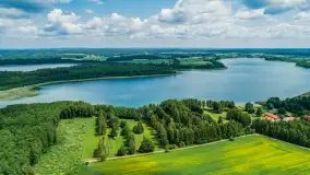 Jezioro Harsz położone blisko północnych szlaków WJM z drona - zdjęcie 11