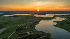 Zachód słońca z drona nad jeziorem Górkło, czerwiec 2025 r. - zdjęcie 15