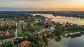 Zachód słońca nad jeziorem Bocznym, Rydzewo z lotu ptaka, lipiec 2025 r. - zdjęcie 2