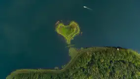 Zachód słońca nad jeziorem Kisajno, Łabędzi Ostrów, lipiec 2025 r. - zdjęcie 4