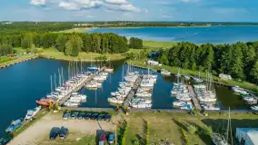 Port Mix Mamry nad jeziorem Mamry z lotu ptaka, lipiec 2025 r. - zdjęcie 1