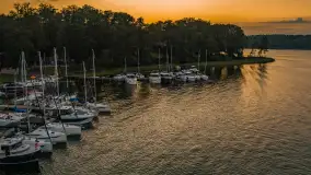 Zachód słońca nad jeziorem Kisajno, Łabędzi Ostrów, lipiec 2025 r. - zdjęcie 2