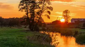 Zachód słońca nad rzeką Gołdapa w Baniach Mazurskich, lipiec 2025 r. - zdjęcie 6