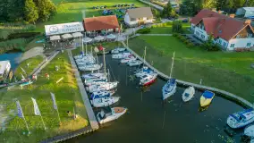 Wieczór w Marinie Górkło z drona, koniec lipca 2025 r. - zdjęcie 20