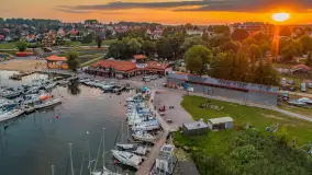 Port PTTK o zachodzie słońca z drona, sierpień 2025 r. - zdjęcie 6