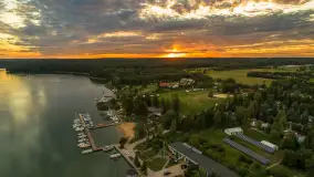 Ryn z lotu ptaka o zachodzie słońca, sierpień 2025 r. - zdjęcie 19