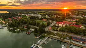 Ryn z lotu ptaka o zachodzie słońca, sierpień 2025 r. - zdjęcie 18