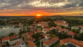 Ryn z lotu ptaka o zachodzie słońca, sierpień 2025 r. - zdjęcie 33