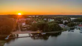 Zachód słońca z drona nad jeziorem Tajty i Piękną Góra, sierpień 2025 r. - zdjęcie 12