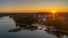 Zachód słońca z drona nad jeziorem Tajty i Piękną Góra, sierpień 2025 r. - zdjęcie 4