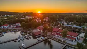 Zachód słońca z drona nad jeziorem Tajty i Piękną Góra, sierpień 2025 r. - zdjęcie 2