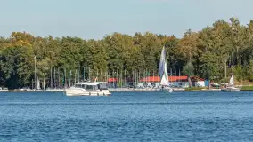 Żagle i ruch na jeziorze Kisajno, ostatnie dni lata, wrzesień 2025 r. - zdjęcie 21