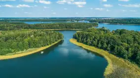 Jezioro Kisajno i port Łabędzi Ostrów na początku września 2025 r. z drona - zdjęcie 10