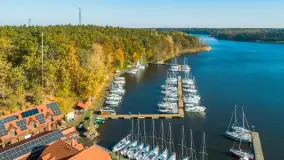 Barwy jesieni nad jeziorem Nidzkim i portem Pod Dębem, październik 2025 r. - zdjęcie 3