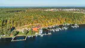 Barwy jesieni nad jeziorem Nidzkim i portem Pod Dębem, październik 2025 r. - zdjęcie 23