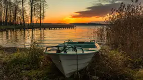 Zachód słońca nad jeziorem Bocznym w Rydzewie, listopad 2025 r. - zdjęcie 1