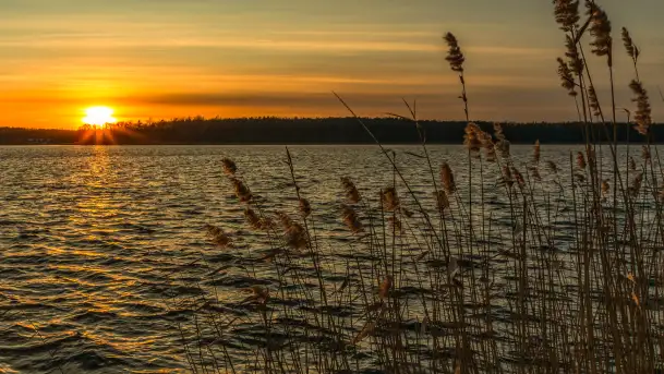 Zimowy zachód słońca nad jeziorem Kisajno, styczeń 2025 r.