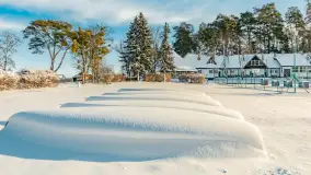 Zimowa sceneria w AZS Wilkasy nad Niegocinem, grudzień 2025 r. - zdjęcie 14