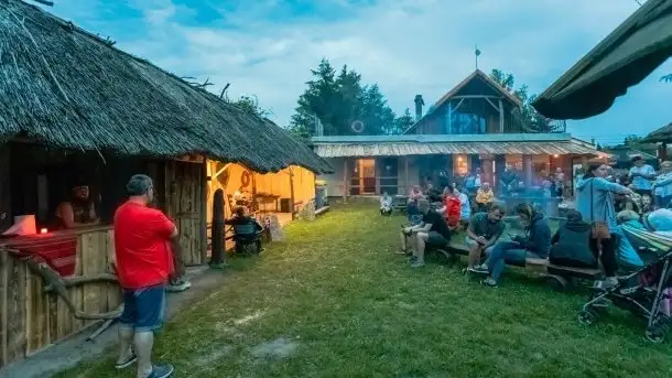 Zdjęcia: Bandik Władek Świeczkowski wystąpił w porcie Tło Dla Mew - zdjęcie 2