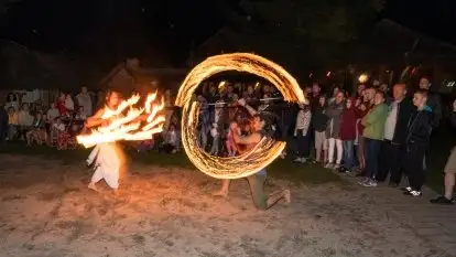 Zdjęcia: Ognisty pokaz ruchu i ognia w Tle dla Mew