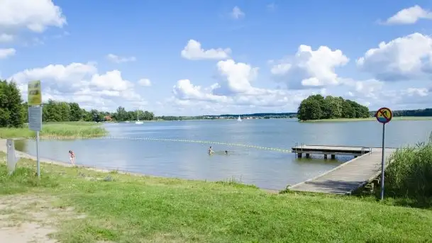 Zdjęcia: Malownicza i funkcjonalna plaża z czynu społecznego - zdjęcie 5