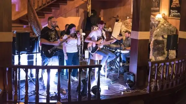 Zdjęcia: Załoga śpiewała, publiczność tańczyła - zdjęcie 4