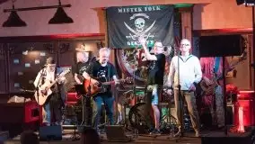 Zdjęcia: Mietek Folk porwał do tańca publiczność Albatrosa - zdjęcie 12