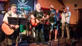 Zdjęcia: Mietek Folk porwał do tańca publiczność Albatrosa - zdjęcie 2