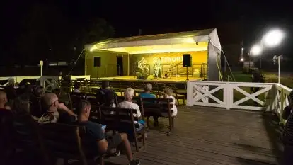 Zdjęcia: Hipnotyzujący wokal podkreślony gitarą akustyczną 