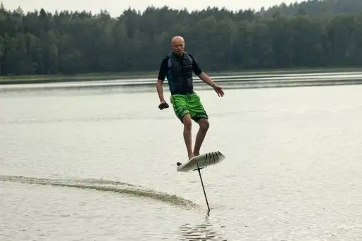 Zdjęcia: Deska eFoil na Mazurach - lewituj nad wodą w sezonie 2020 - zdjęcie 4