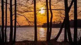 Złote jezioro Dejguny w kwietniowym słońcu - zdjęcie 25