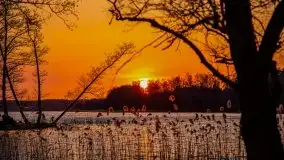 Złote jezioro Dejguny w kwietniowym słońcu - zdjęcie 27