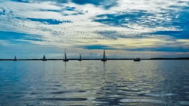 Zdjęcia: Poradnik motorowodny, skuterem i jachtem motorowym przez Mazury - jezioro Mamry - zdjęcie 4