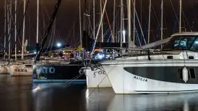 Port AZS Wilkasy skąpany w ciemnościach nocy - zdjęcie 10