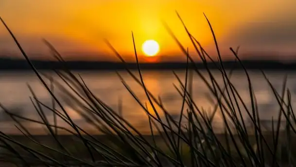 Październikowy wschód słońca nad jeziorem Kruklin - zdjęcie 2