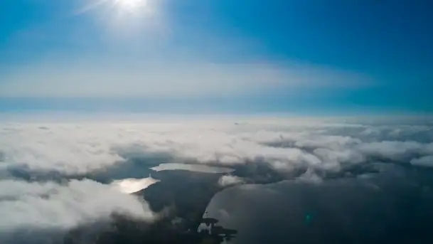 Mgła nad jeziorem Dargin i Nowym Harszem