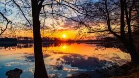Wiosenny wschód słońca nad jeziorem Stręgiel - zdjęcie 1