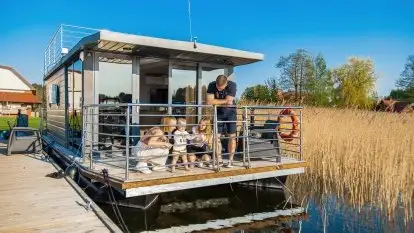 Domy na wodzie - oferta dla ceniących pobyt nad samą wodą