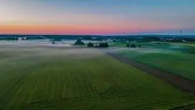 Wiosenne mgły nad polami Mazur w okolicy Pozezdrza - zdjęcie 11