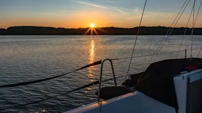 Wieczorny zachód podczas rejsu po ryńskim, czerwiec 2021